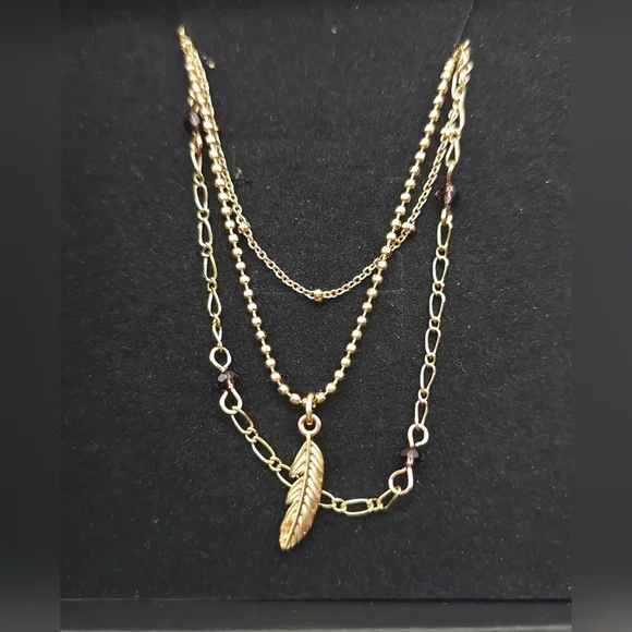 Layered chain feather charm necklace - Picture 5 of 6